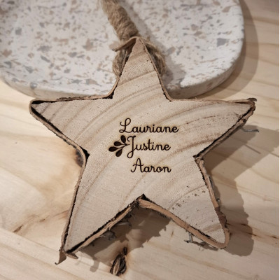 Etoile bois nature gravée