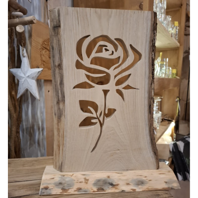 Rose incrustée , chantournée